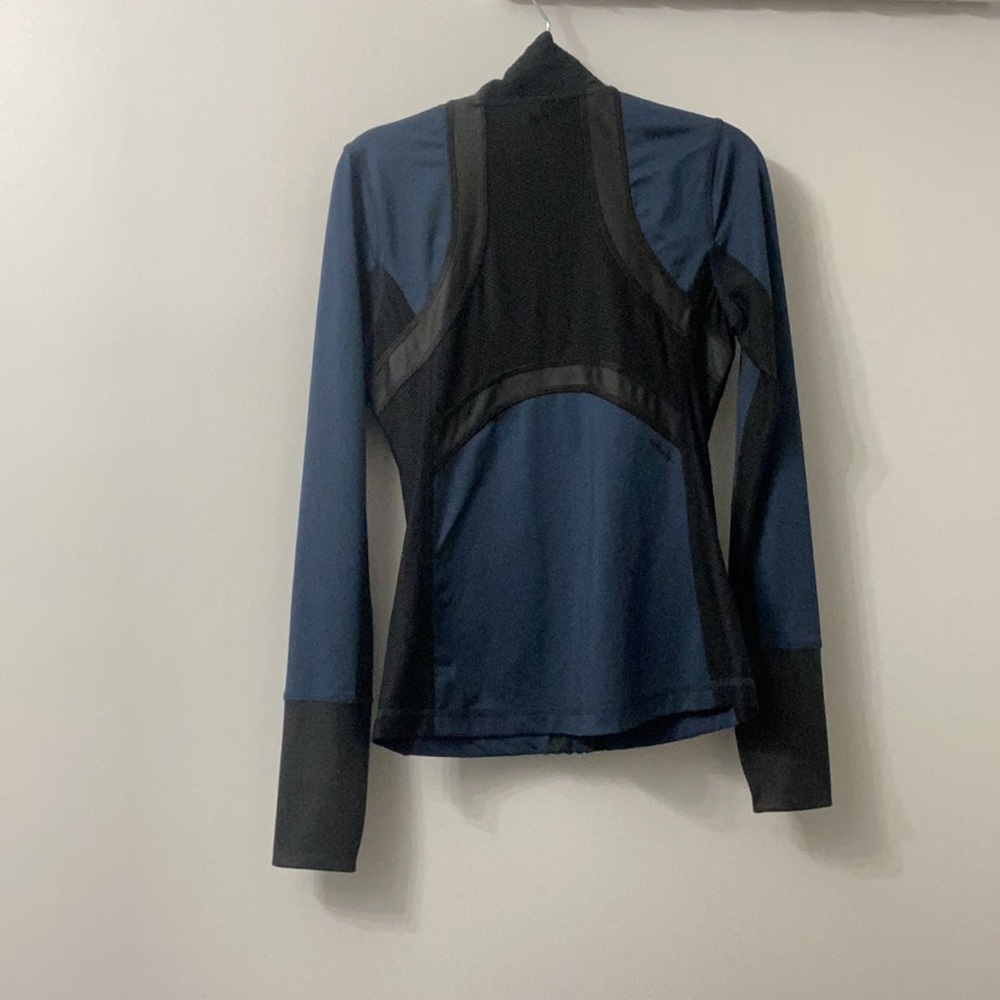 Running jacket. NWOT. Size S. - Picture 3 of 3